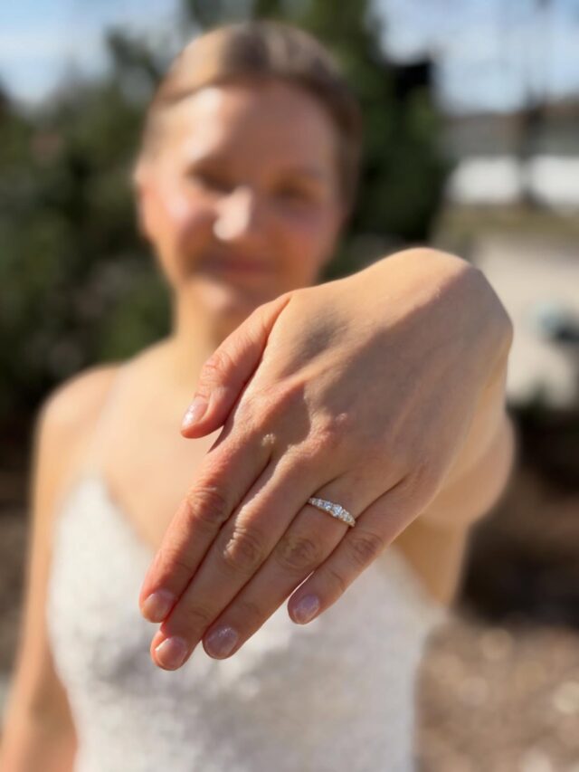 Täälä häärää ja hoitaa edelleen sama Sanna! 🤍Tästä lähtien minuun saattaa vaan törmätä eri sukunimellä. 🤭