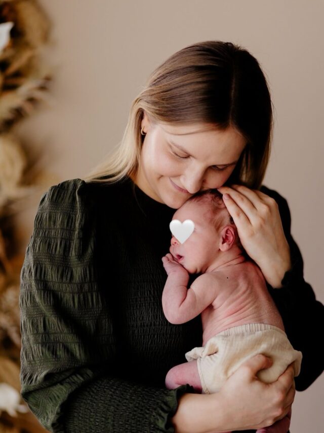 Heippa täältä vauvakuplasta! 👶🏼Niin se aika taas meni nopeasti ja vanhempainvapaani loppuu marraskuun jälkeen. Jään kuitenkin vielä hoitovapaalle, joten aikoja tulee olemaan tarjolla vähän ja ne painottuvat illoille tai sillon tällön viikonlopuille.Meillä on nettiajanvaraus suurimmaksi osaksi tyhjä, koska listamme ovat täynnä ja koitamme jättää aina hieman kalenteriin väljyyttä lahjakorttiasiakkaita ja extemporeaikoja varten. Infoamme peruutusajoista täälä somessa. Aikoja saa aina kysellä viestillä tai soittamalla. 🫶🏻Nähdään hoitolalla!
🤍 Sanna